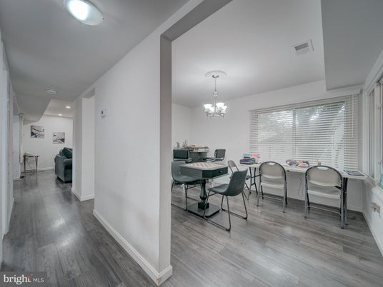 Chandelier, Dining room, Interior, Recessed Lighting, Wood Texture Flooring