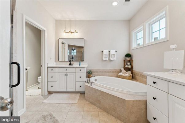 Bathroom, Dual Sink Vanities, Interior, Recessed Lighting