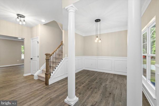 Interior, Pendant Lights, Recessed Lighting, Wood Texture Flooring