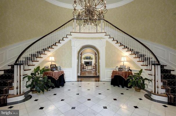 Chandelier, Interior