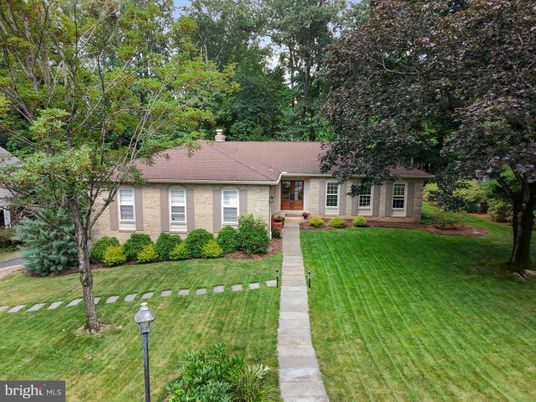 Backyard, Exterior, Facade, Brick Facade, Ranch