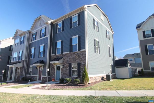 Exterior, Facade, Brick Facade, Rowhouse