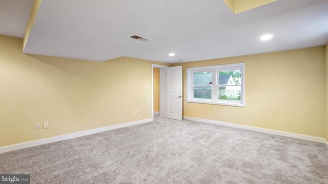 Empty room, Interior, Recessed Lighting