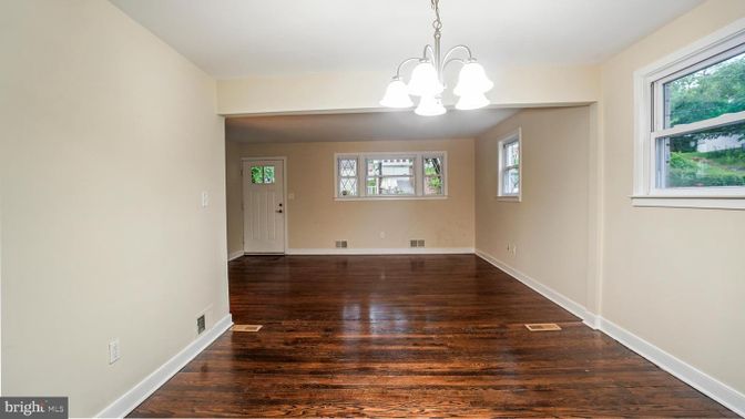 Empty room, Interior, Pendant Lights, Wood Texture Flooring