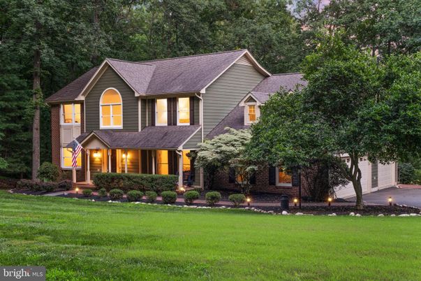 Attached, Exterior, Facade, Farmhouse