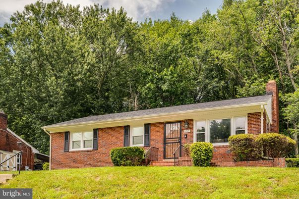 Exterior, Facade, Brick Facade, Ranch