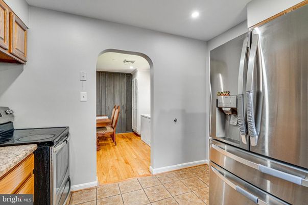Dining room, Interior, Kitchen, Recessed Lighting, Stainless Steel Appliances, Wood Texture Flooring