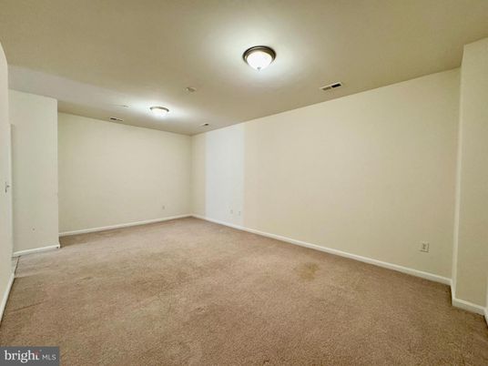 Empty room, Interior