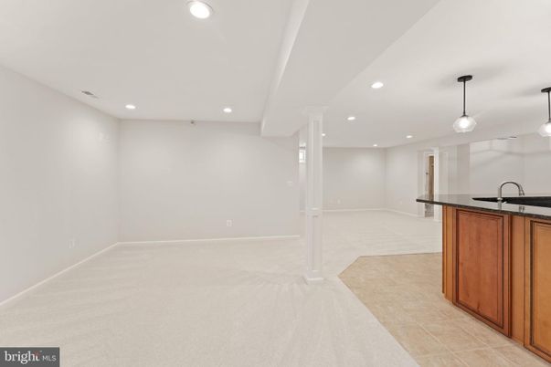 Empty room, Interior, Pendant Lights, Recessed Lighting