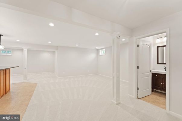 Bathroom, Empty room, Interior, Pendant Lights, Recessed Lighting