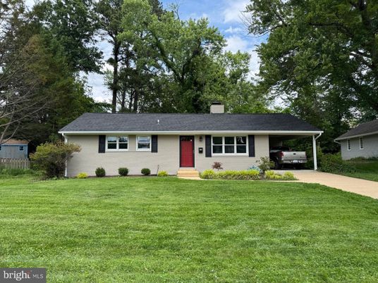 Backyard, Exterior, Facade, Ranch