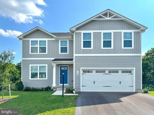 Attached, Exterior, Facade, Farmhouse