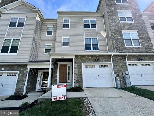Attached, Exterior, Facade, Rowhouse