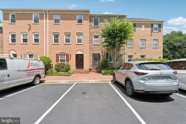 Exterior, Facade, Brick Facade, Rowhouse