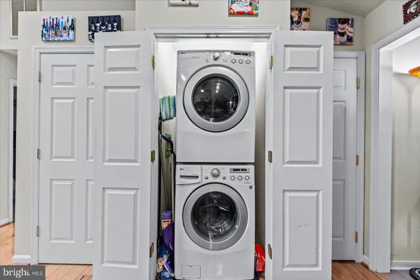 Interior, Utility Closets, Washer, Wood Texture Flooring