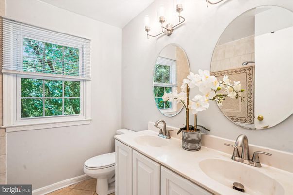 Bathroom, Dual Sink Vanities, Interior