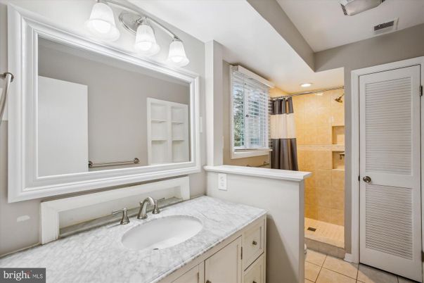 Bathroom, Interior, Recessed Lighting