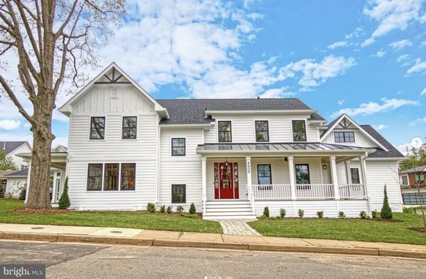 Exterior, Facade, Farmhouse