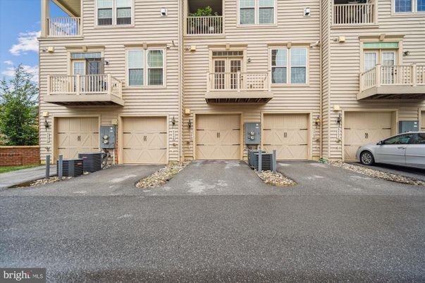 Attached, Exterior, Facade, Rowhouse