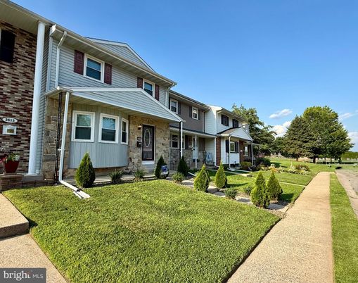 Exterior, Facade, American Foursquare