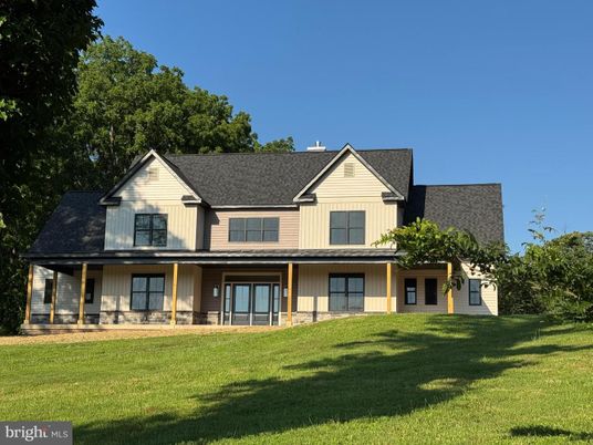 Backyard, Exterior, Facade, Farmhouse
