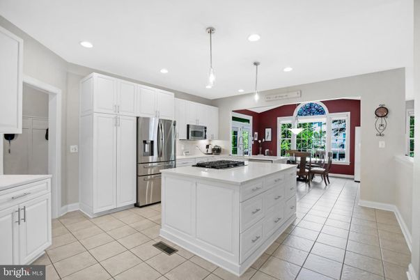 Dining room, Interior, Kitchen, Pendant Lights, Recessed Lighting, Stainless Steel Appliances