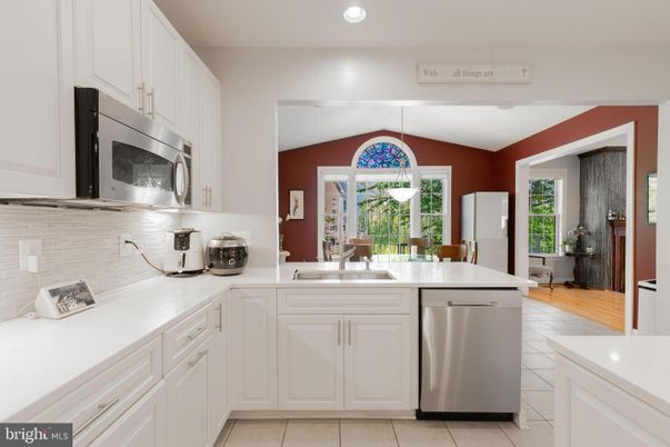 Dining room, Interior, Kitchen, Recessed Lighting, Stainless Steel Appliances