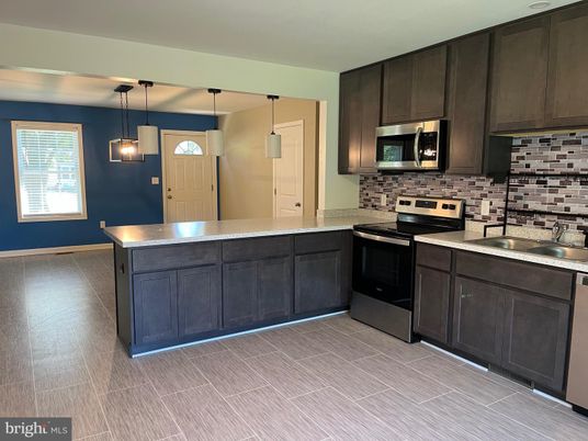 Interior, Kitchen, Pendant Lights, Stainless Steel Appliances