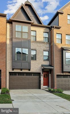 Attached, Exterior, Facade, Brick Facade, Rowhouse