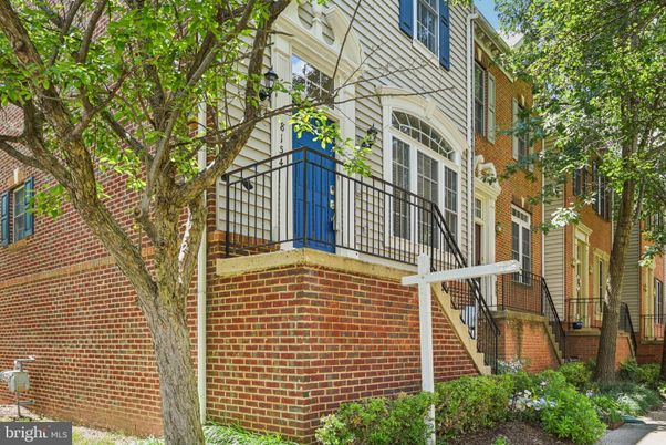 Exterior, Facade, Brick Facade, Rowhouse