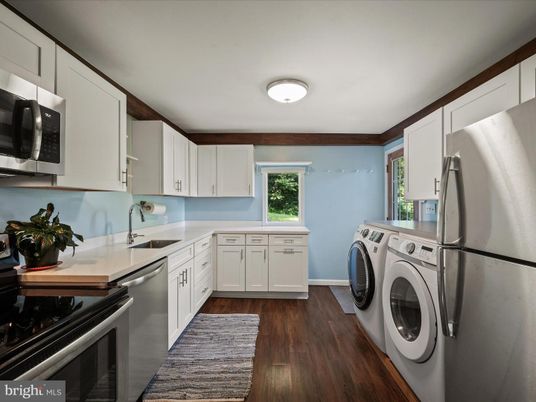 Interior, Kitchen, Washer, Wood Texture Flooring