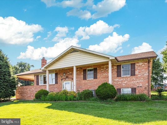 Exterior, Facade, Brick Facade, Brick Traditional