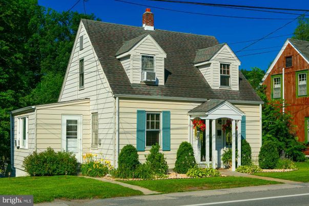 Exterior, Facade, Cape Cod