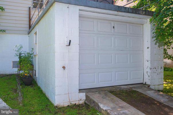 Detached Garage, Exterior