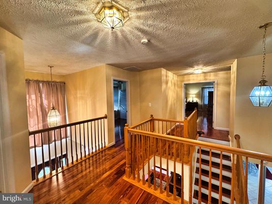Interior, Pendant Lights, Wood Texture Flooring