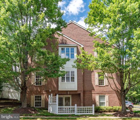 Exterior, Facade, Brick Facade, Rowhouse