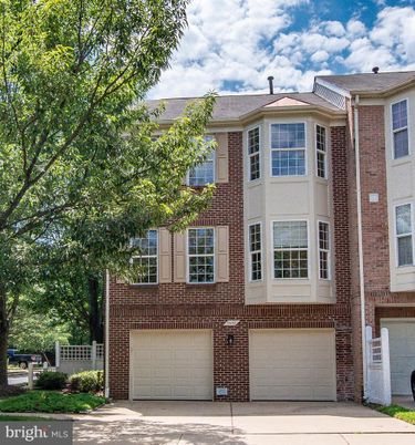 Attached, Exterior, Facade, Brick Facade, Rowhouse