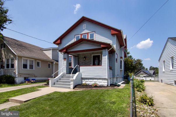 Exterior, Facade, Queen Anne Victorian