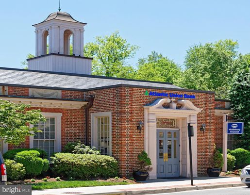 Exterior, Facade, Brick Facade, Georgian