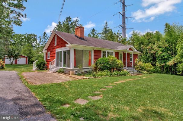 Backyard, Detached Garage, Exterior, Facade, Cape Cod
