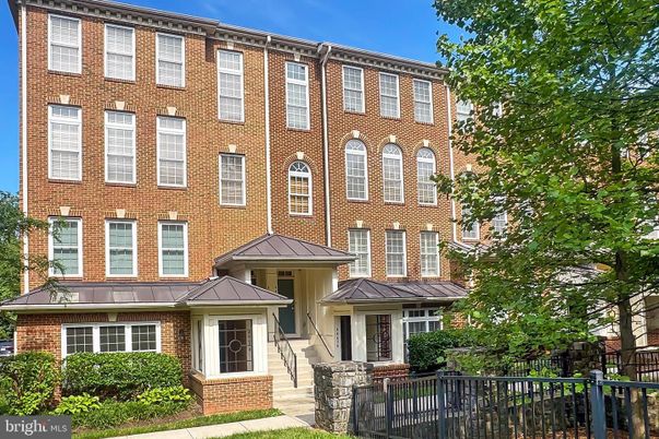 Exterior, Facade, Brick Facade, Rowhouse