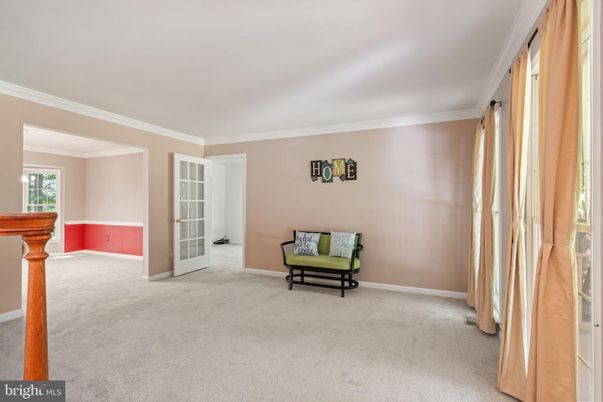 Empty room, Interior