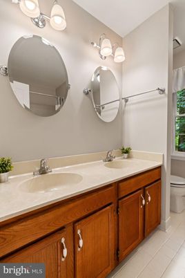 Bathroom, Dual Sink Vanities, Interior