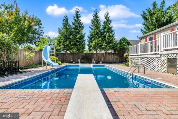 Exterior, Playground, Pool