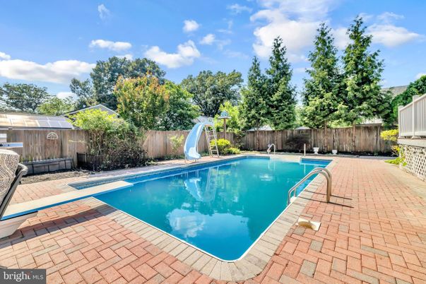 Exterior, Playground, Pool