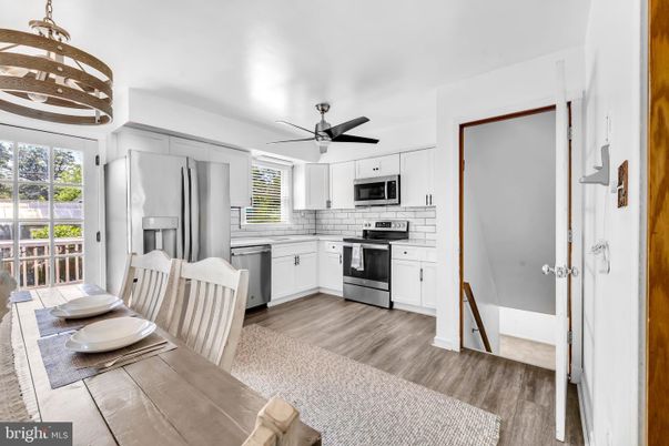Dining room, Interior, Kitchen, Stainless Steel Appliances, Wood Texture Flooring