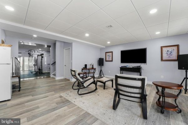 Fitness Equipment, Interior, Recessed Lighting, Wood Texture Flooring