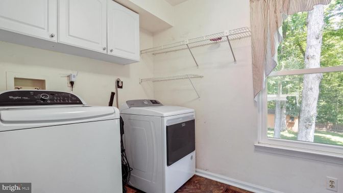 Interior, Washer, Wood Texture Flooring