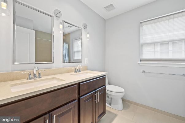 Bathroom, Dual Sink Vanities, Interior