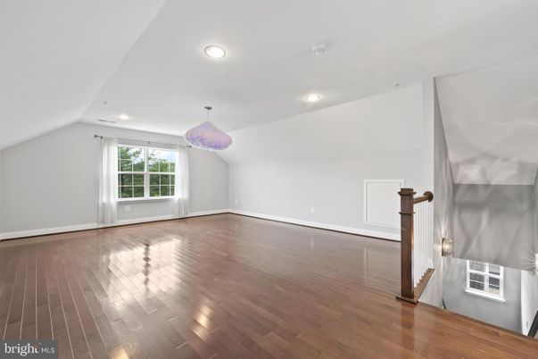Empty room, Interior, Pendant Lights, Recessed Lighting, Wood Texture Flooring